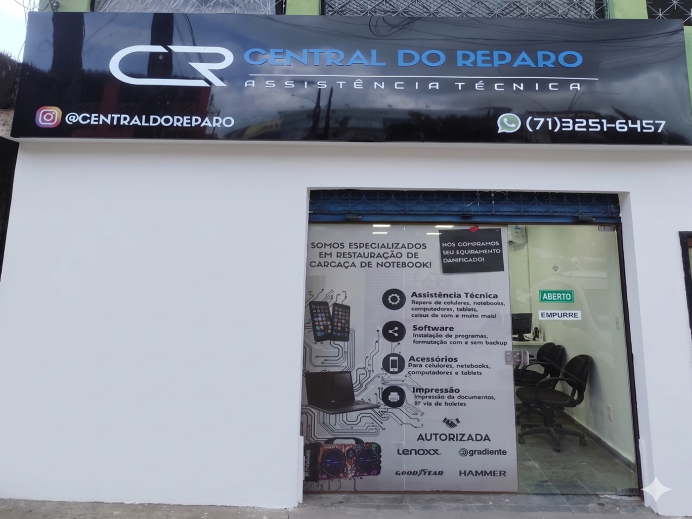 Fachada da Central do Reparo em Lauro de Freitas